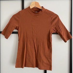 Uniqlo Rust Mock Neck Tee